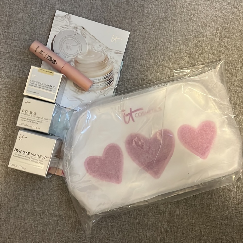 Bundle of Sample Size It Cosmetics